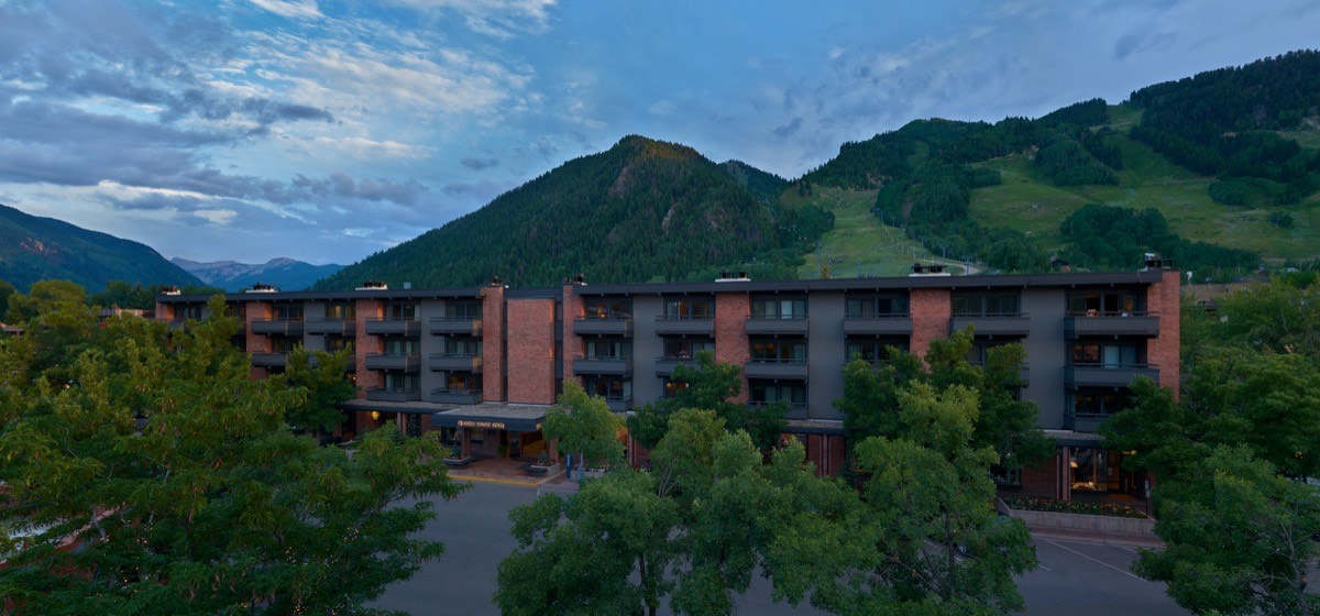 Aspen Square exterior verano
